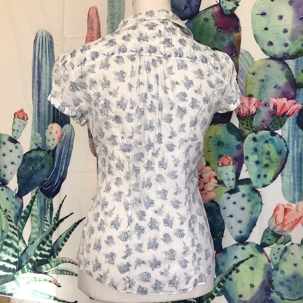 Light n Dainty Spring Top - Picture 2 of 6